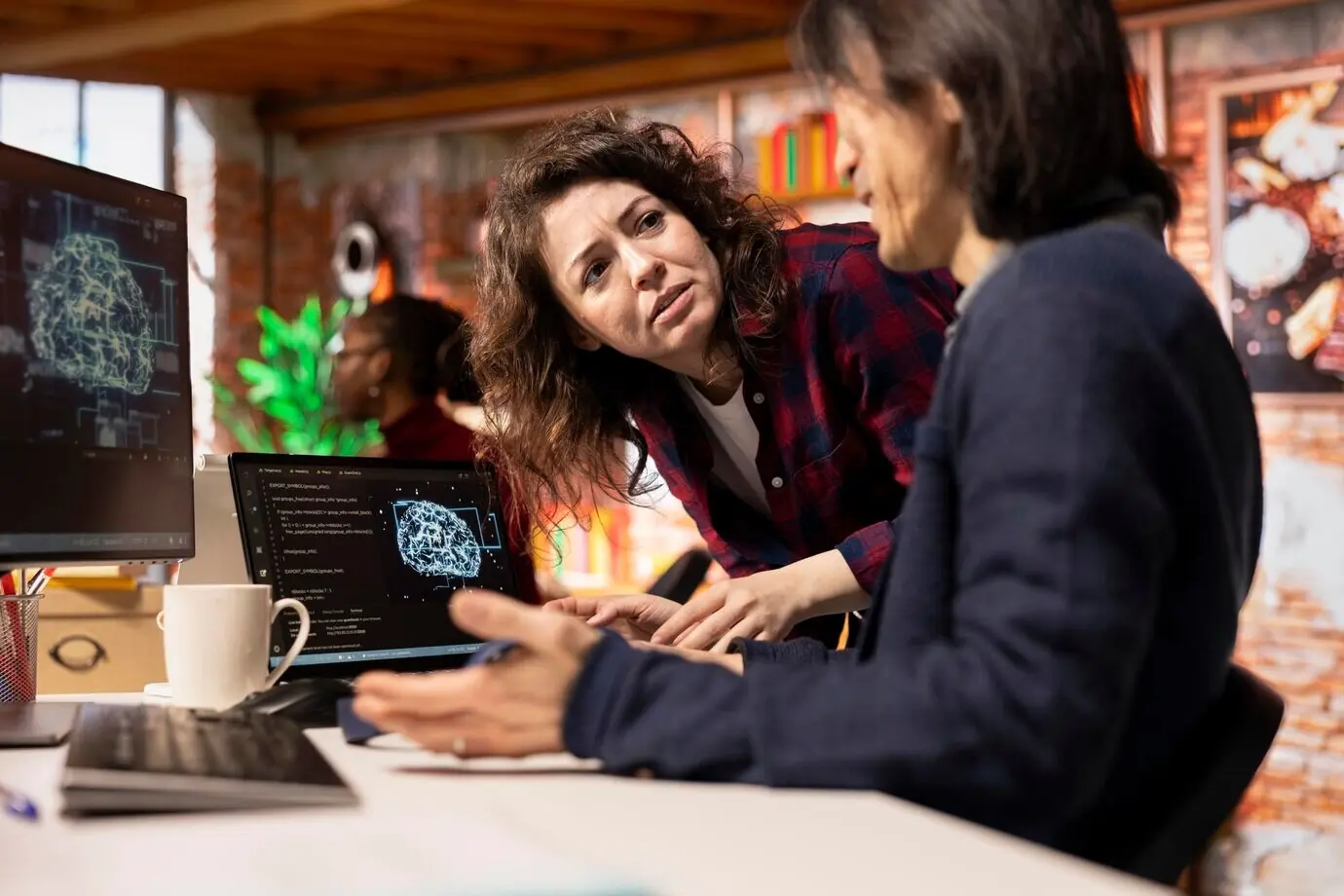 Сотрудник технологической компании в сфере искусственного интеллекта обращается к менеджеру за помощью.